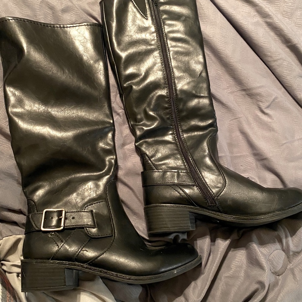 🖤Black pleather boots🖤